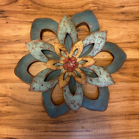 Other - Metal Flower wall decor